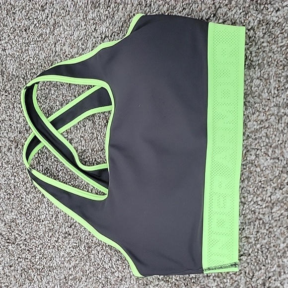 Under armour sports bra - Picture 3 of 3